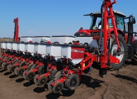 Пропашная 8-рядной сеялка Massey Ferguson 9108 VE